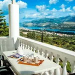 Daire Nikos Spacious And Panoramic