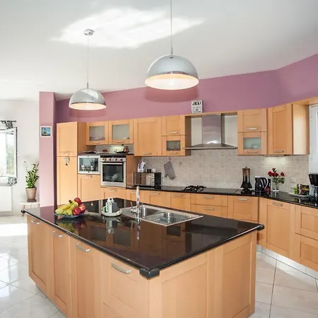 Nikos Spacious And Panoramic Apartment